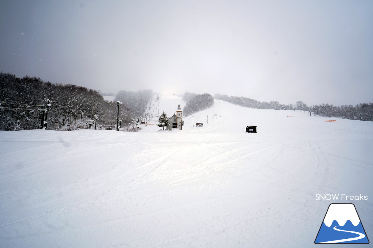 かもい岳スキー場 山頂から東西へ滑り降りる変化に富んだオールラウンドゲレンデ！